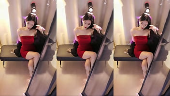 Douyin Happy Weekend Super tight red butt-covering skirt See-through lace God's perspective Top female anchor Hot dance benefits Big breasts, thin waist and fat butt sexy girl dancing