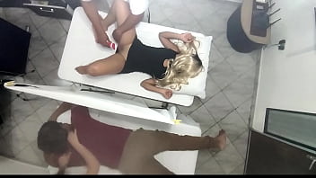 Erotic Massage on the Body of the Beautiful Wife next to her Husband in the Couples Massage Parlor It was Recorded How the Wife is Manipulated by the Doctor and Then Fucked next to her Husband NTR
